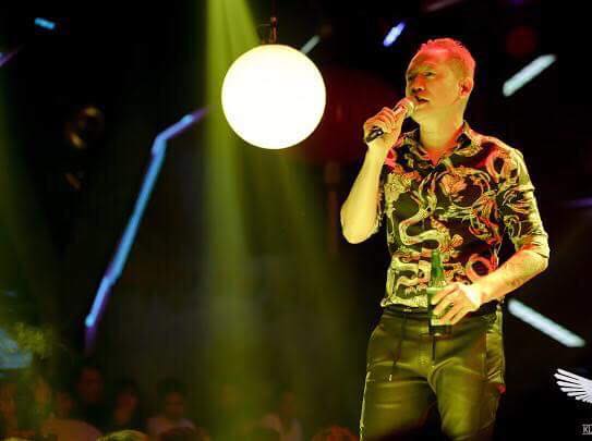 Đầu năm, Duy Mạnh khiến fan ngã ngửa với mái tóc nhuộm hồng